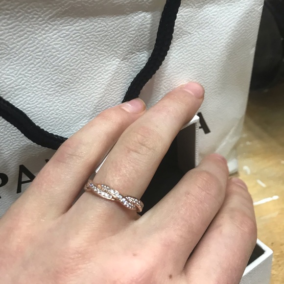 Pandora rose gold ring🥀 - Picture 4 of 4